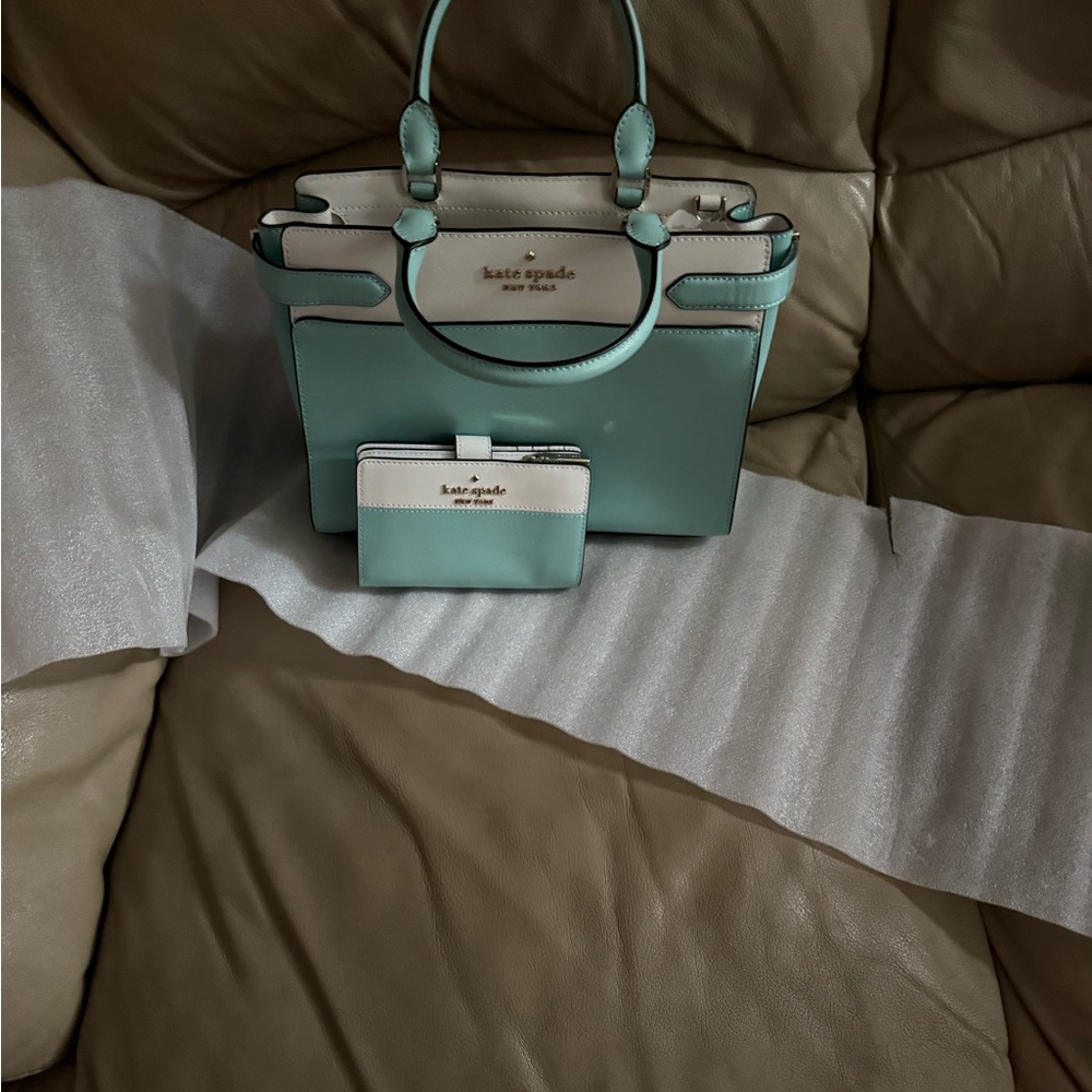 Kate spade bag ( Kate spades like new ) Elegant mint crossbody Bag - Picture 3 of 4